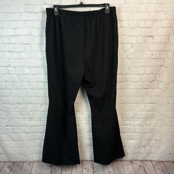 BloomChic Women's Black Flared Pull On Pants Plus Size 2X - Picture 5 of 5